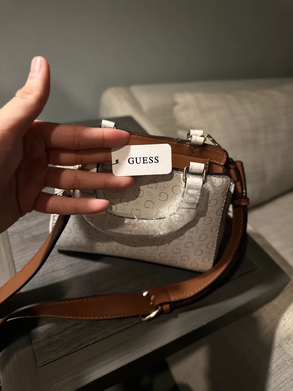 Bolsa Guess Radleigh Bege/Off White ? Nova com Etiqueta, Original Importada EUA - Foto 2