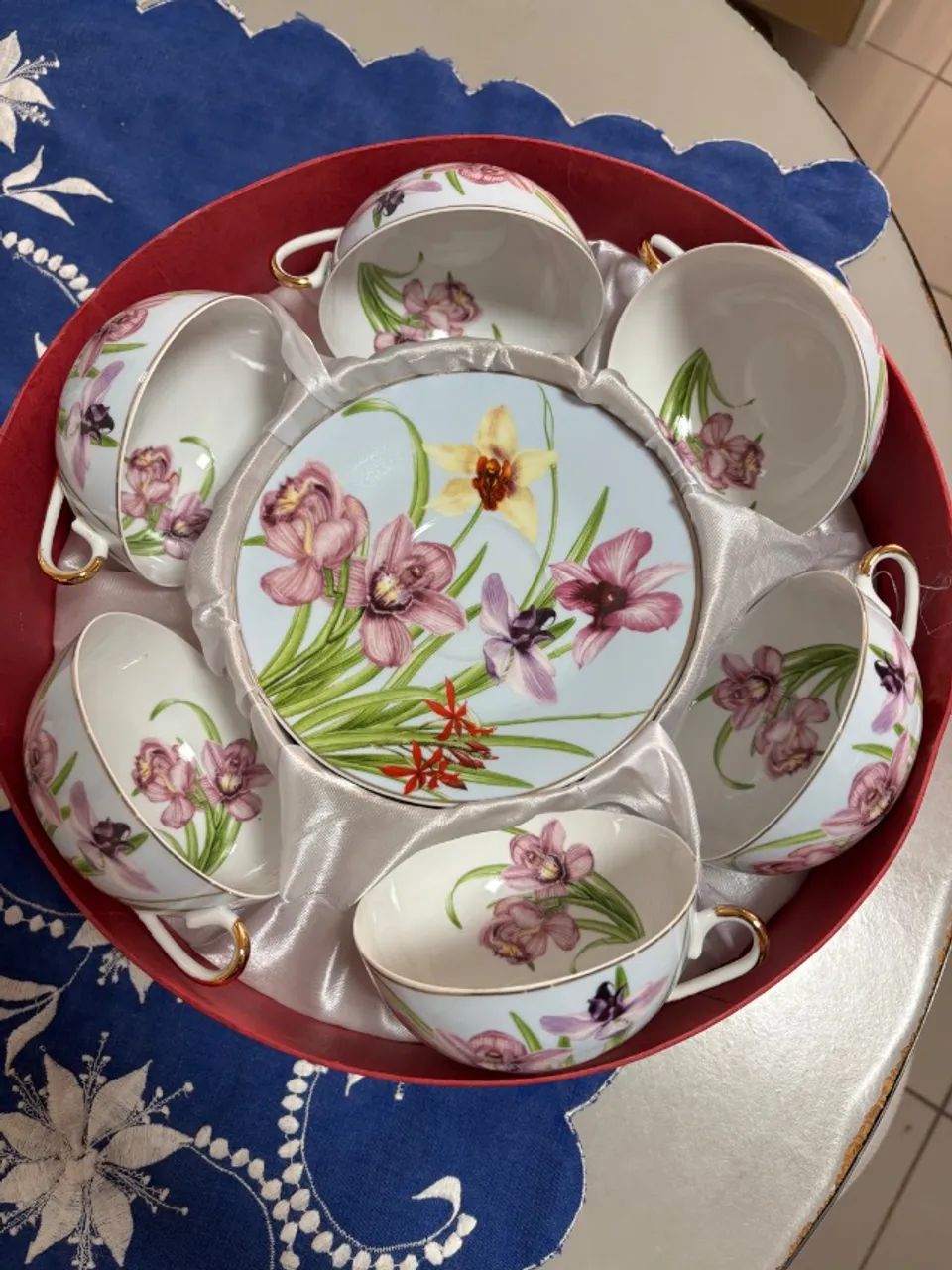 Conjunto de chá floral de porcelana Roberto Simões 