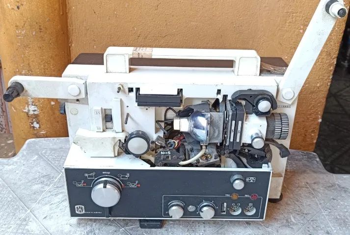Projetor Antigo Made In Austria Eumig Mark S810d Funciona - Foto 2