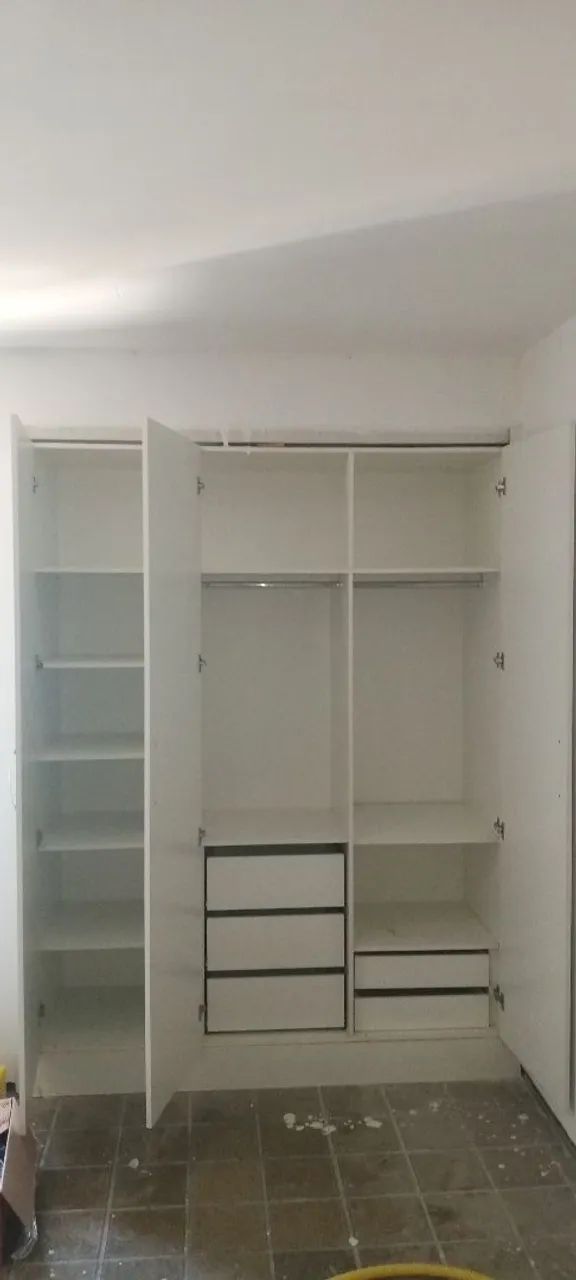 Guarda-roupa semi novo preço a combinar 