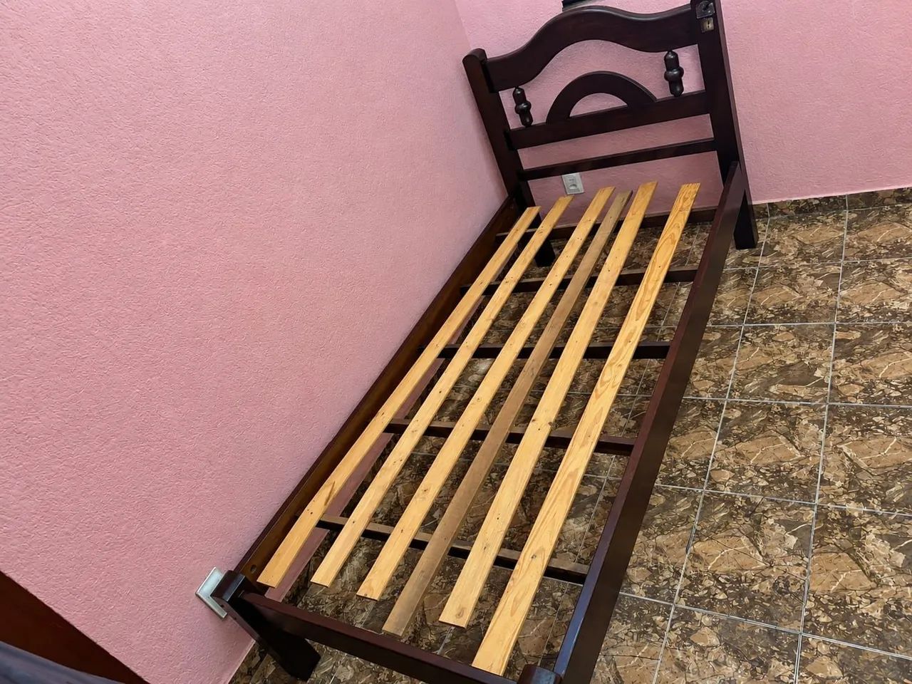 Cama de solteiro - Madeira Maciça 