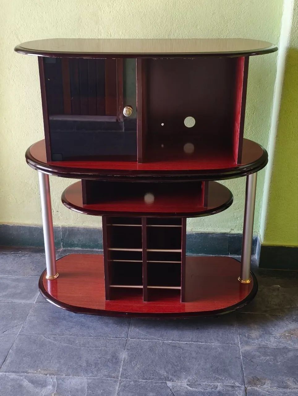Rack com porta de vidro 