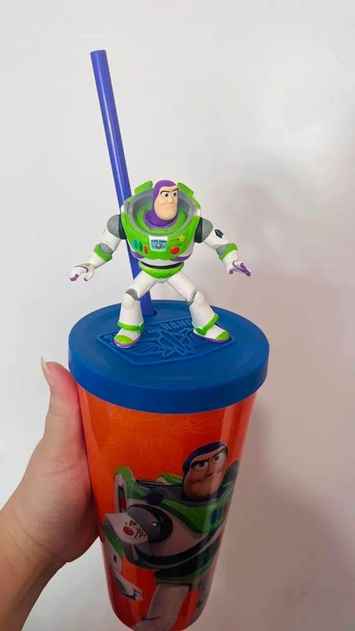 Copo toy store colecionável com tampa e topper. - Foto 4