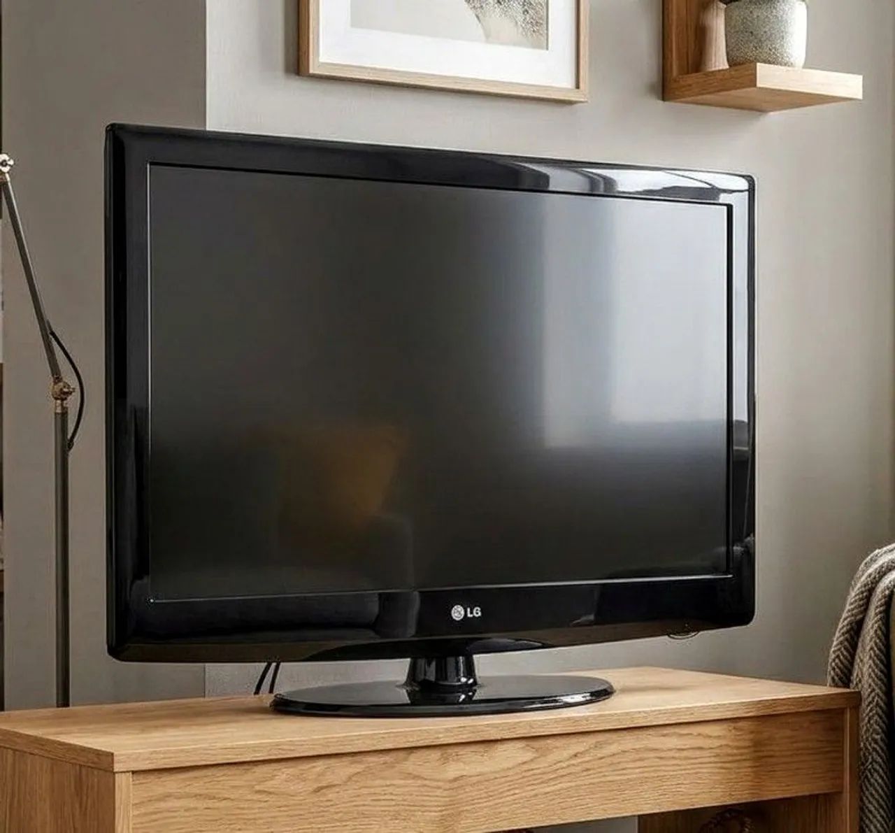 TV Monitor LCD  LG 42 Polegadas. Mod. 42LG30R. Usada