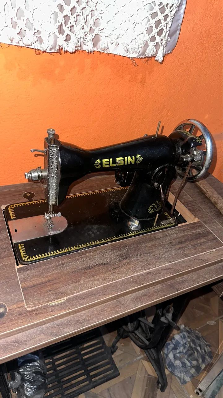 Máquina de costura Elgin antiga  - Foto 3