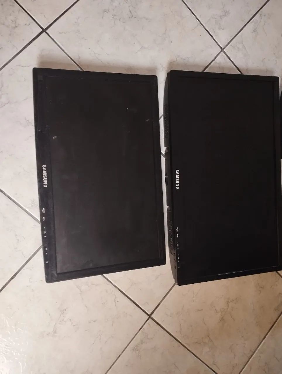 3 Monitor sendo 2 - 24" e 1 - 19" - Foto 2