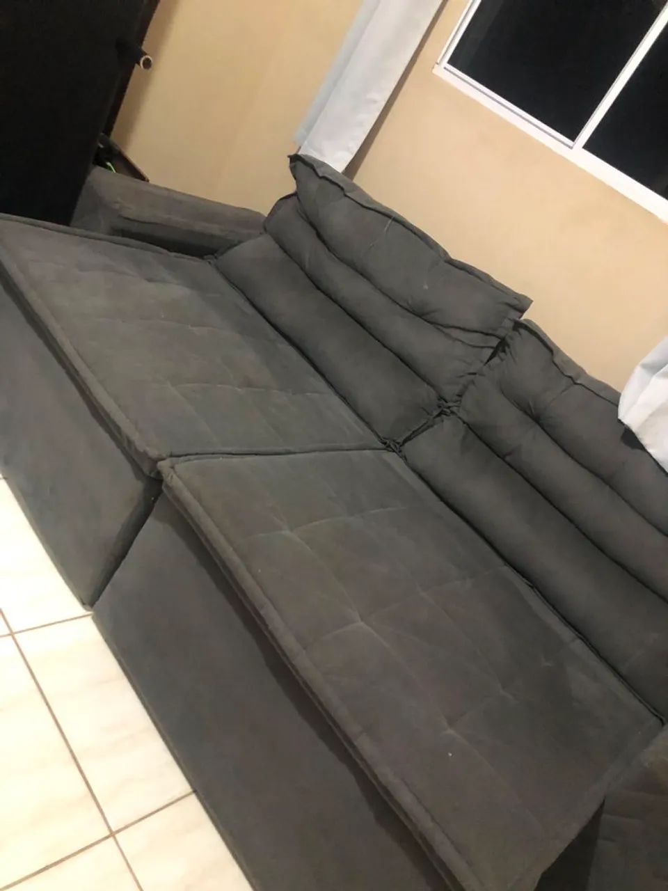 Vendo um sofá de 2 lugares semi novo  - Foto 3