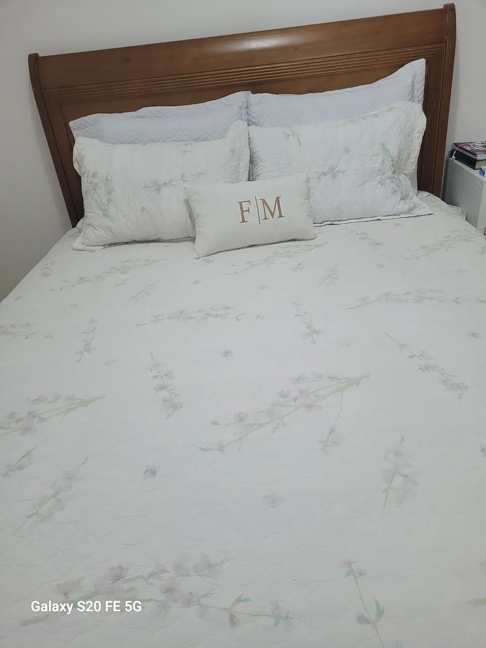 Vendo cama Queen madeira maciça 