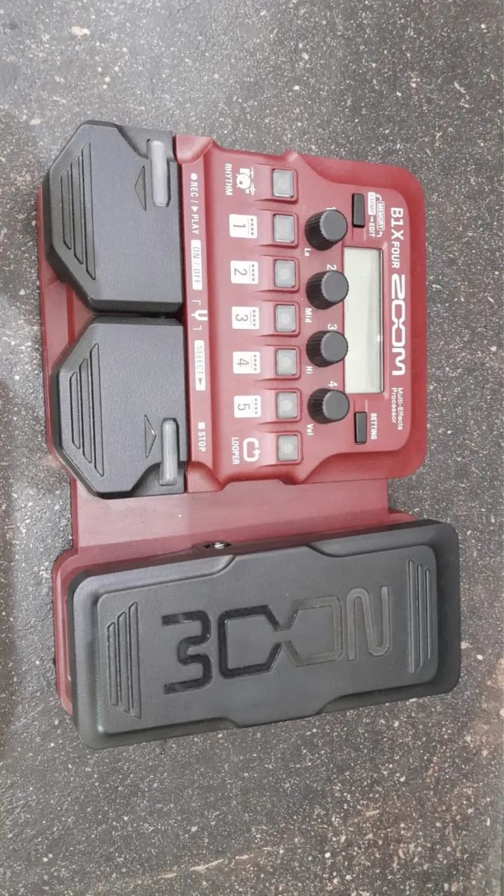Zoom B1X Four