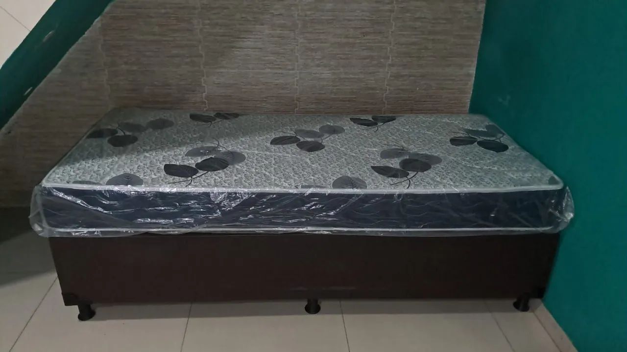 Cama solteiro  semi nova 