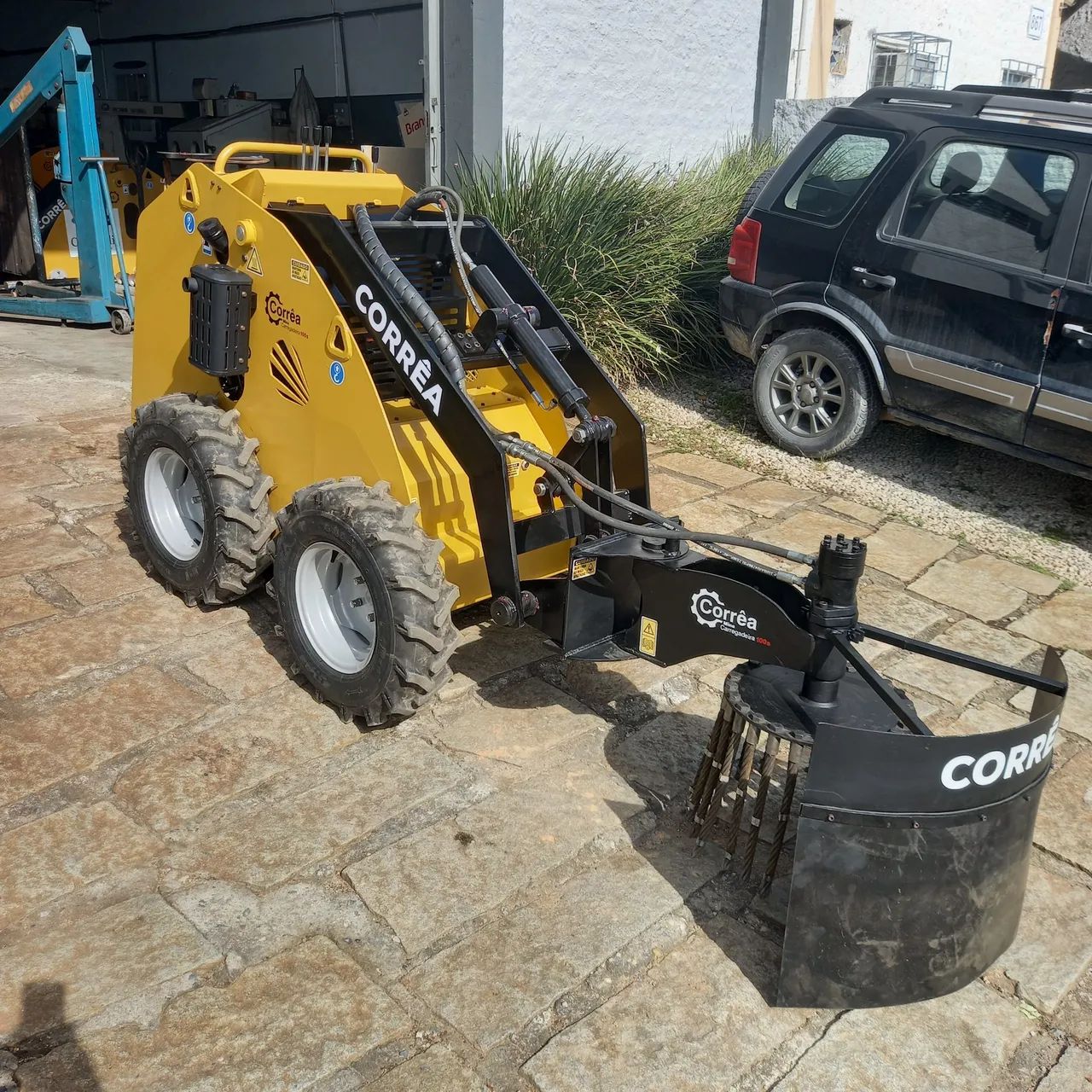 Mini carregadeira CORRÊA 