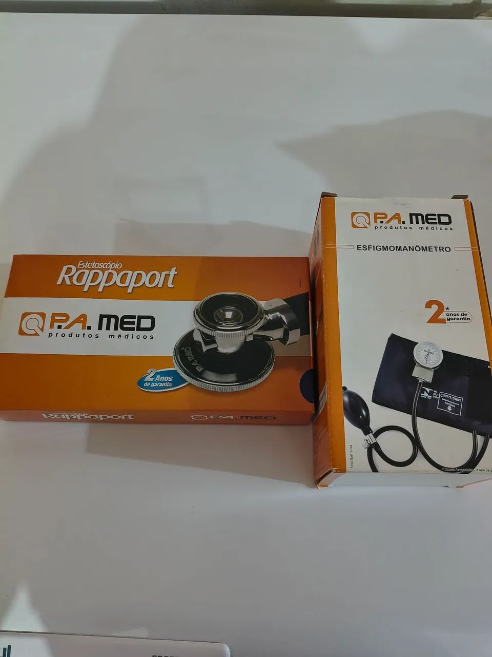  Kit Esfigmomanômetro e estetoscópio 