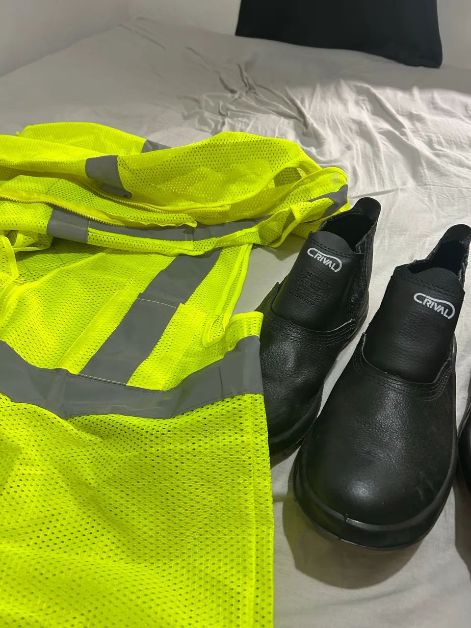 Vendo 2 botas e 2 coletes  - Foto 2