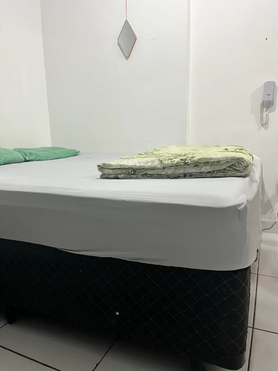 VENDE-SE CAMA E COLCHÃO QUEEN - Foto 4