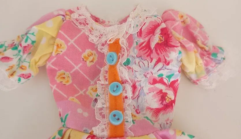 Roupa Para Boneca - Vestido Florido (Antigo) - Foto 2