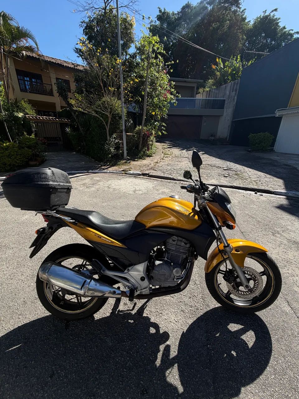 Cb 300 dourada 