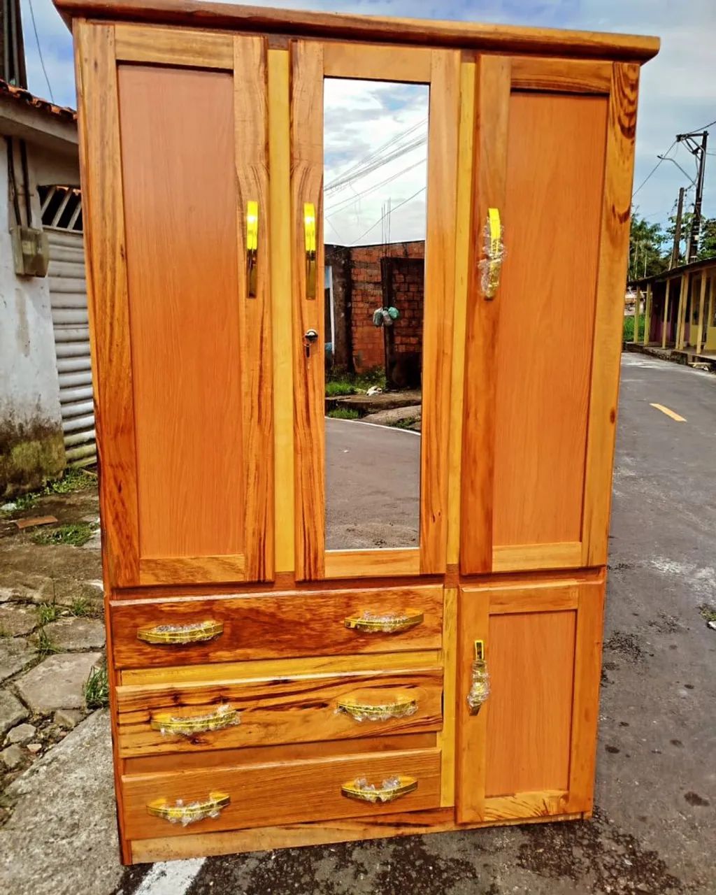 Guarda roupa de solteiro - madeira muiracatiara completo com espelho  - Foto 4