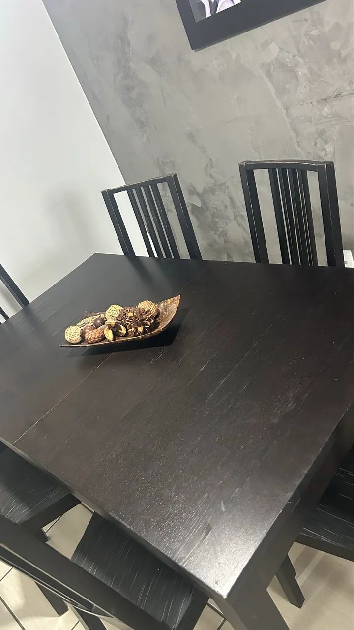 Mesa em madeira IKEA COM 6 cadeiras  - Foto 2