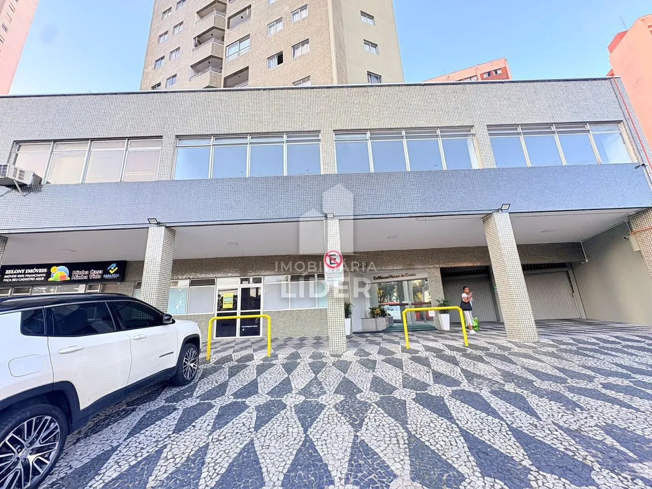 Ampla Sala Comercial Duplex com 256 m² no Cristo Rei!