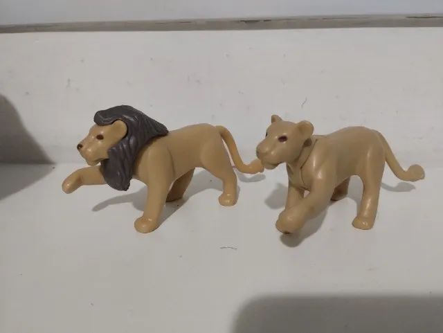 Playmobil leão e leoa  - Foto 4