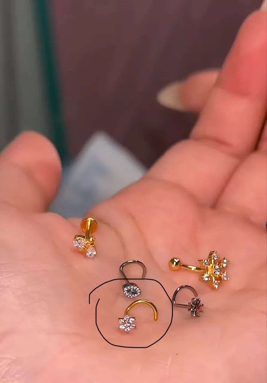 Vendo piercing de ouro 