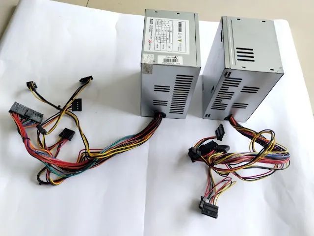 Kit 2 fontes 230 w - Com defeito - Foto 3