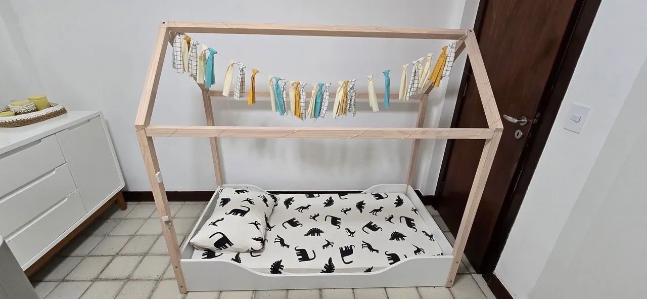Cama Montessoriana com colchão e travesseiro
