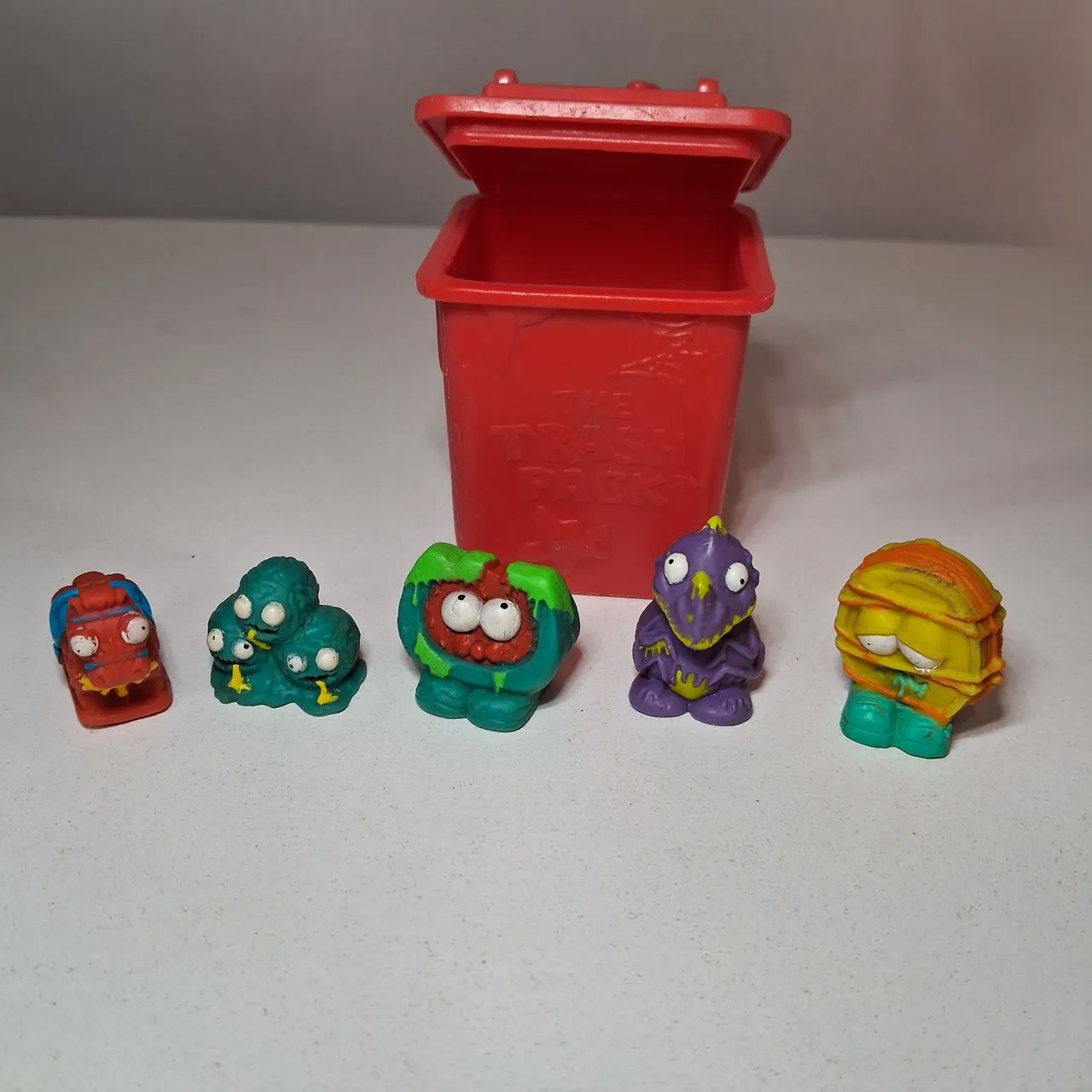 Trash Pack - Lixeira com 05 personagens