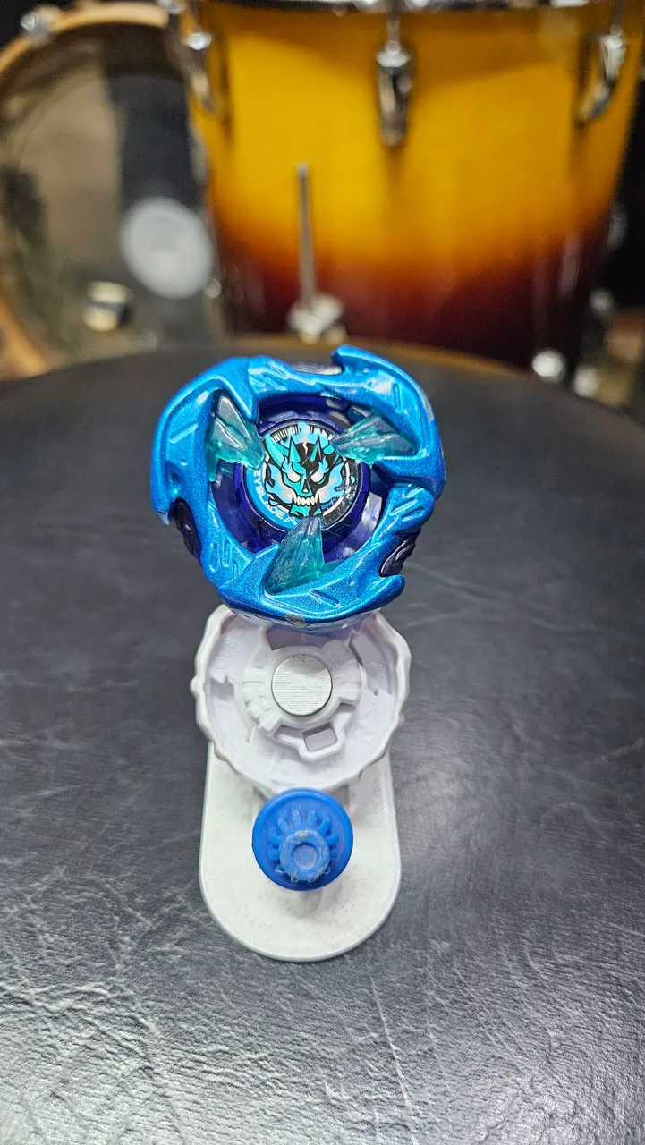 Beyblade X Cerberus Dark J9-80 B - Brinquedos e Jogos - Cardoso