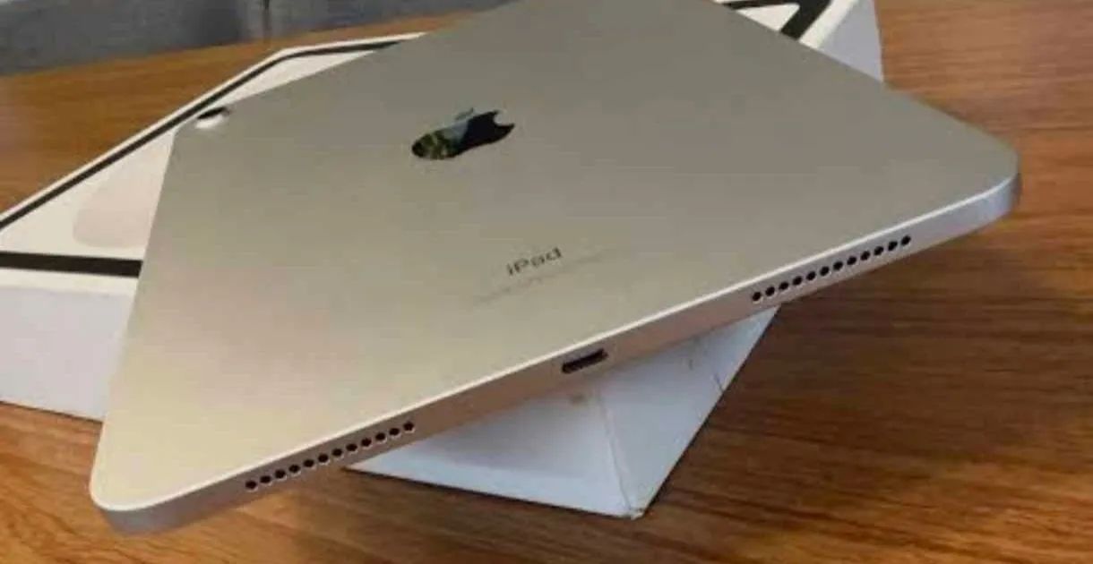 iPad 10 sem detalhes muito bem cuidado 