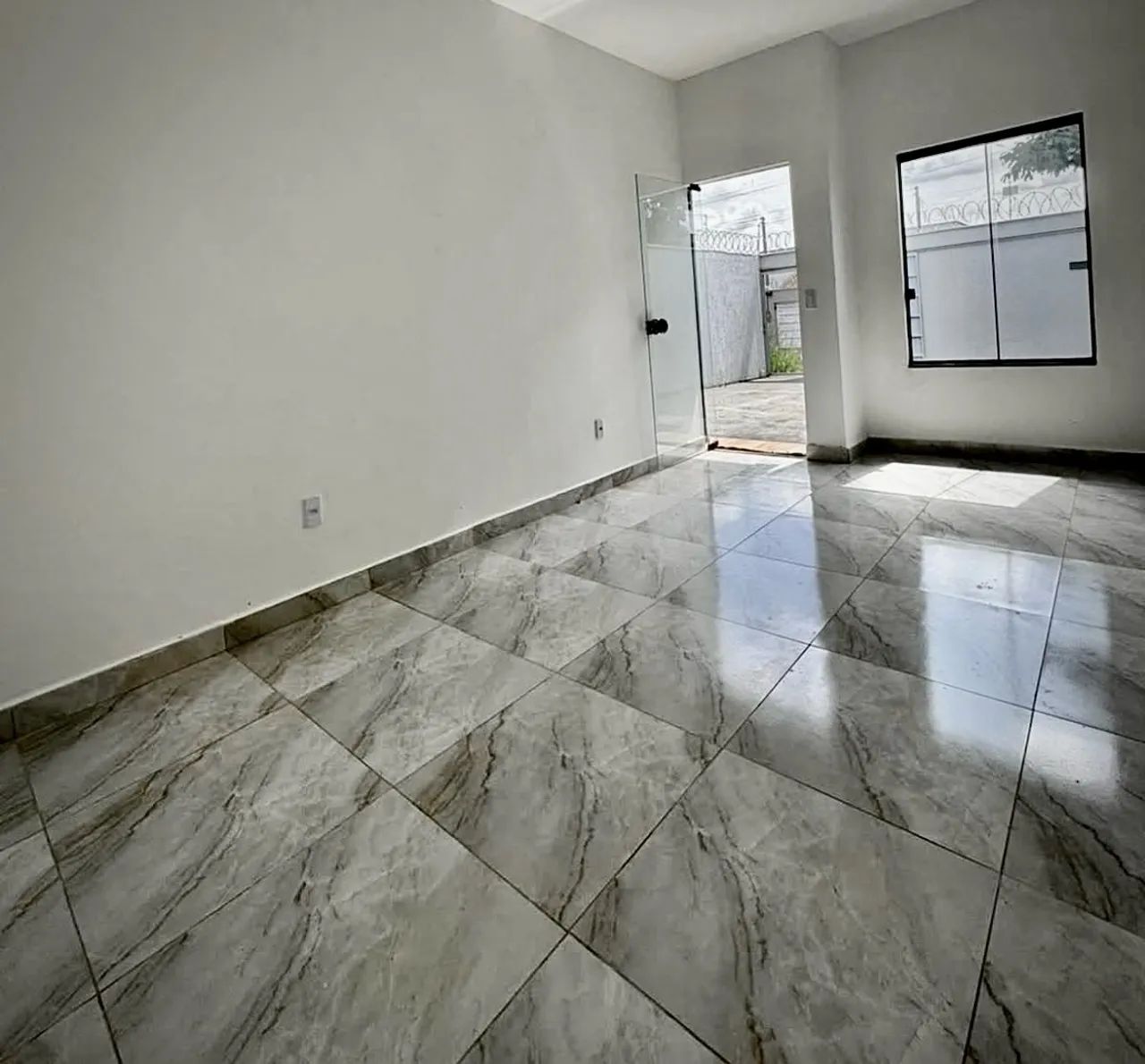 CASA NA SAMAMBAIA - DISPONÍVEL PARA PARCELAMENTO - Foto 2