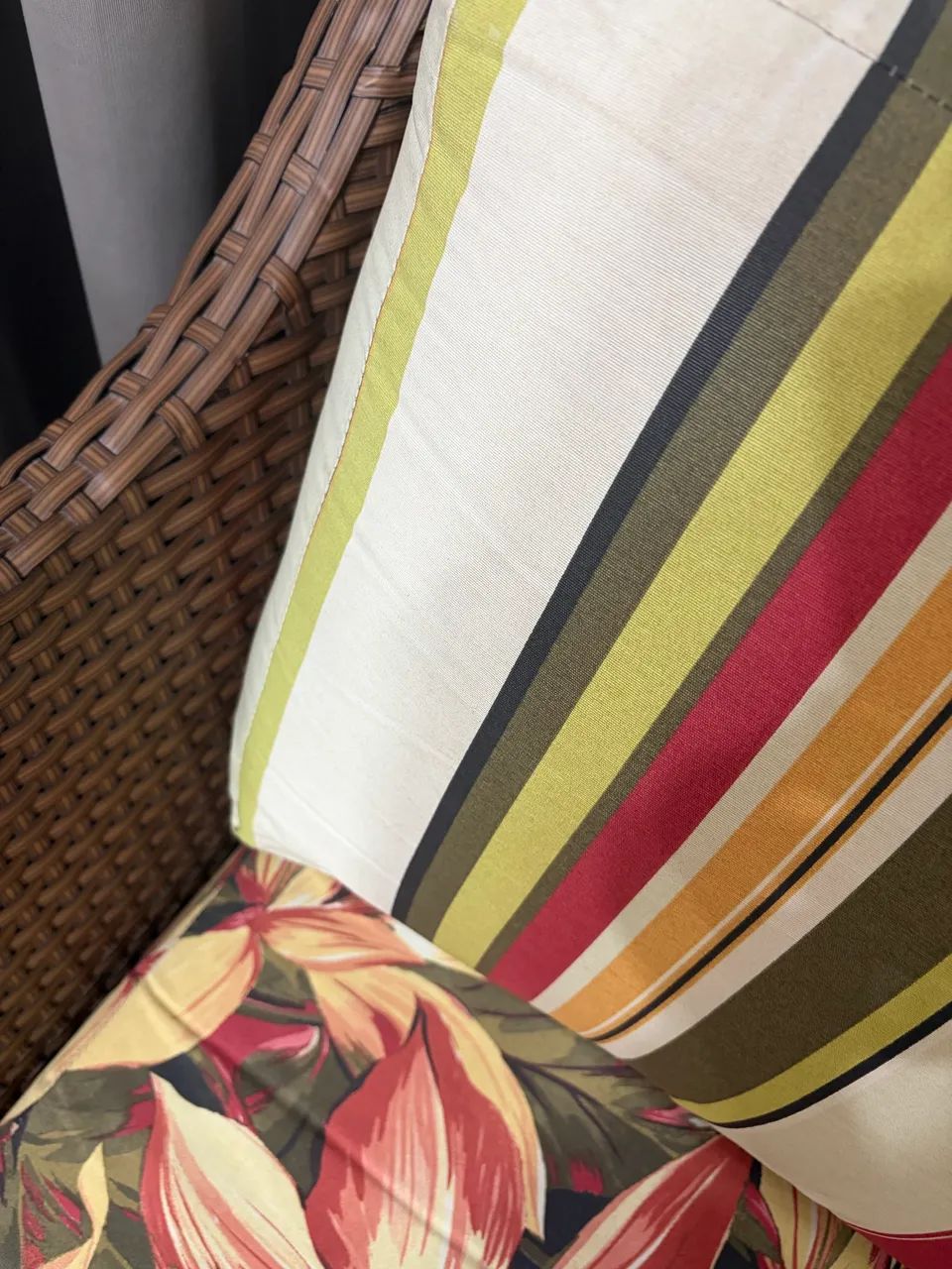 Poltrona de Rattan Sintético com Almofadas - Excelente Estado - Foto 4