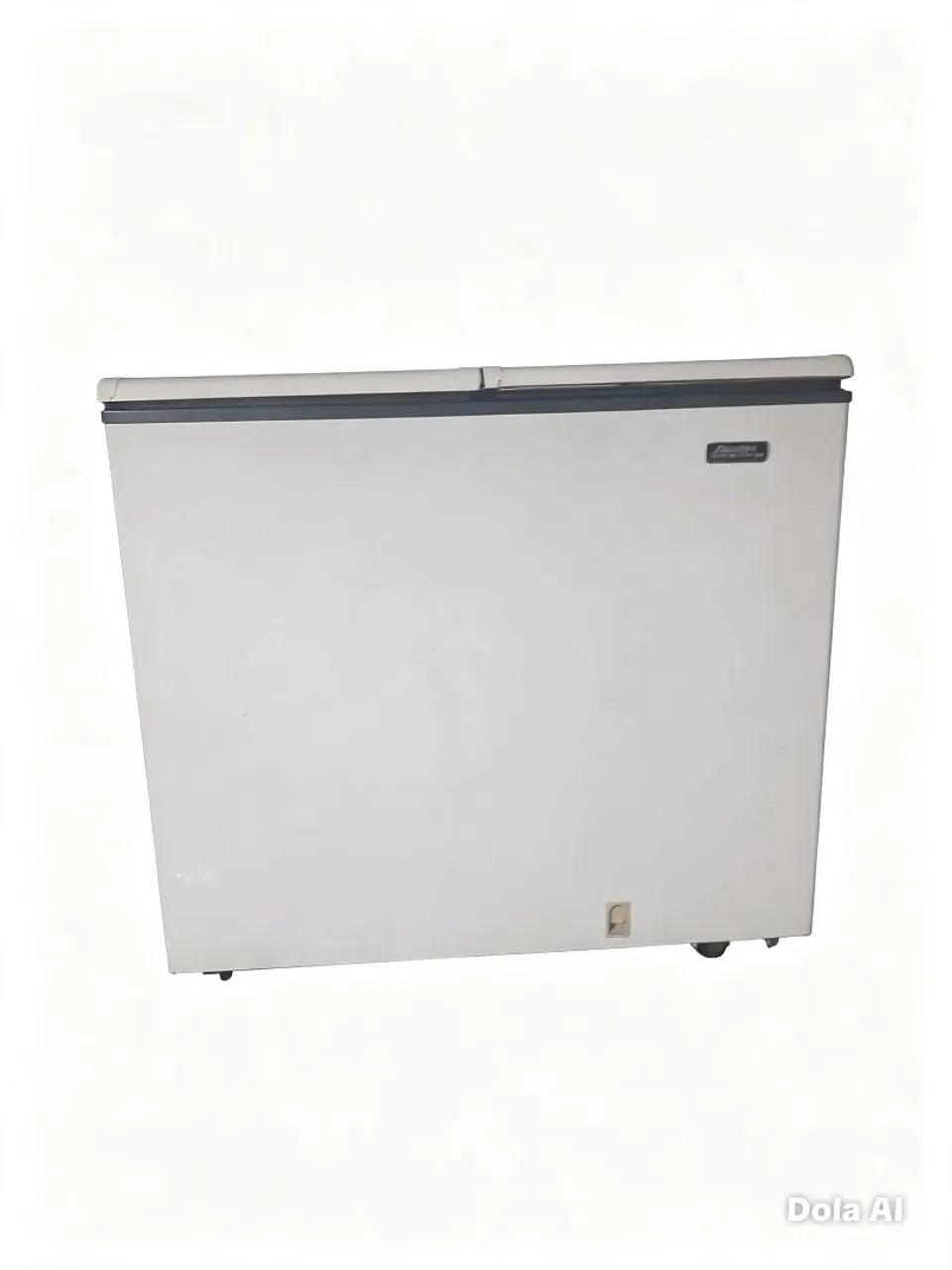 Vendo freezer esmaltec 325 litros horizontal.