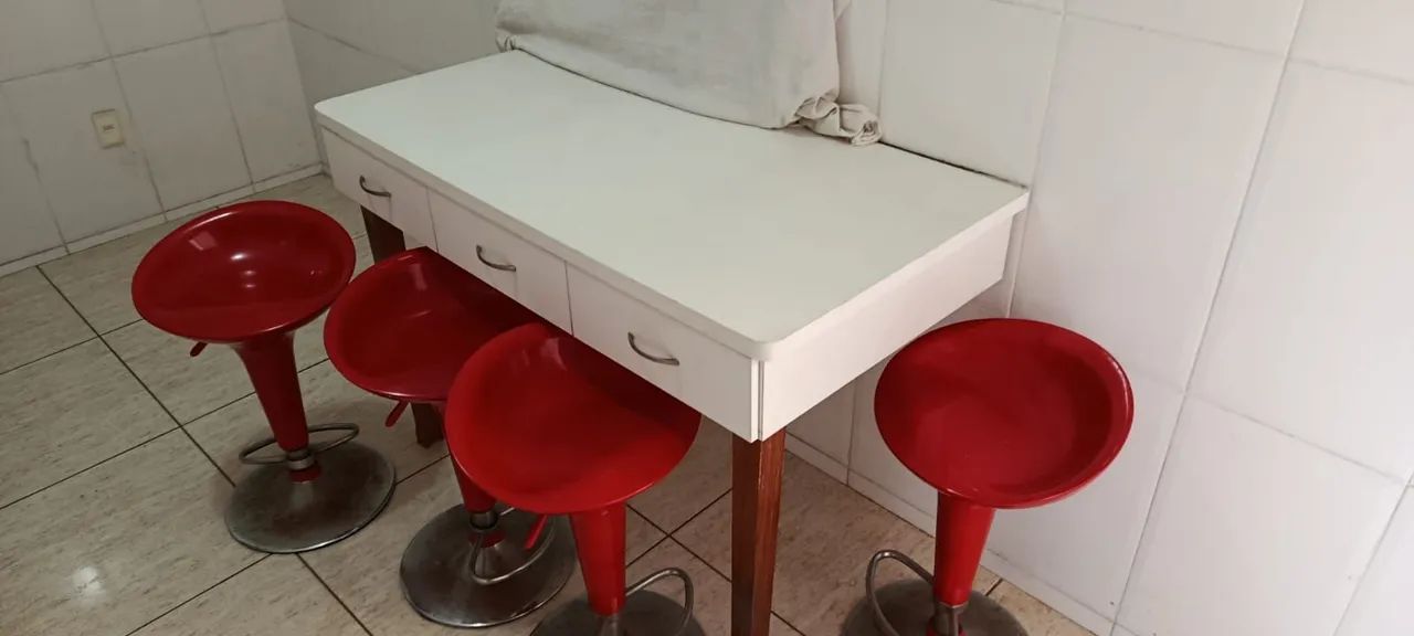 Vendo Mesa E 4  Banquetas. - Foto 2