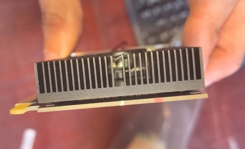 Placa de vídeo Geforce GT 210 1G D3 - Foto 4