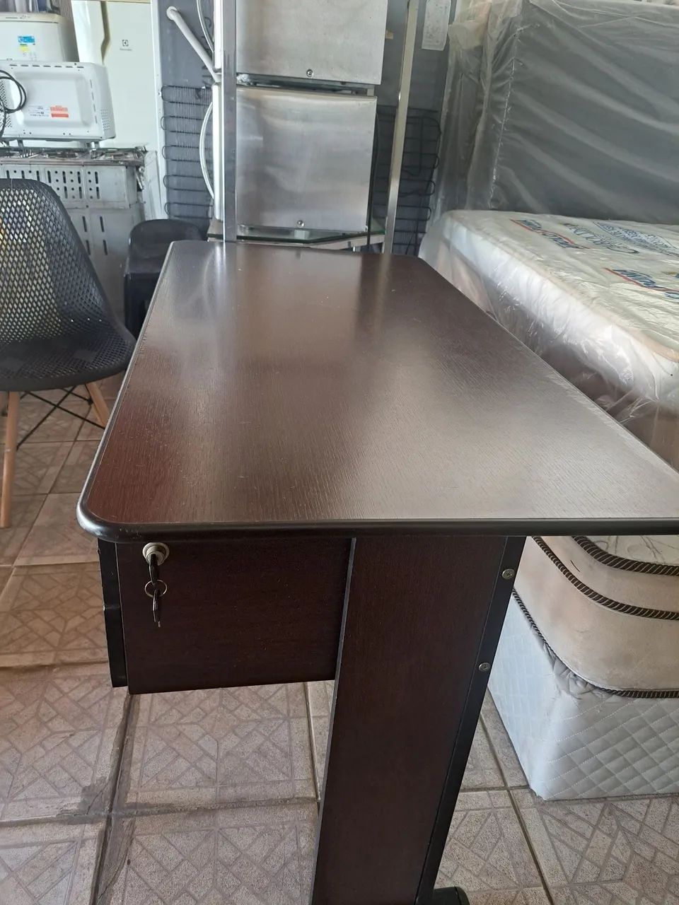 Mesa de Escritório  com chave  + Entrega grátis em Sorocaba. 