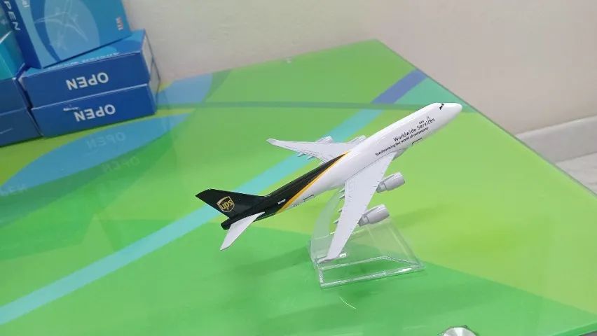 AVIÃO 747 da UPS - MINIATURA 16cm - PRESENTEAR / COLECIONAR - Foto 2