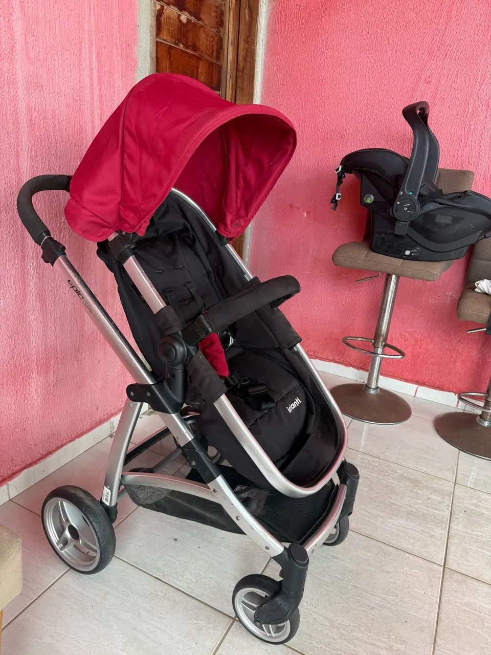 Carrinho de bebê com bebê conforto  - Foto 4