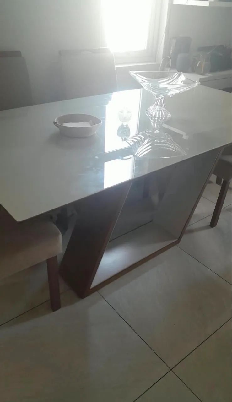 Mesa com tampo de vidro em excelente estado, seminova  - Foto 3
