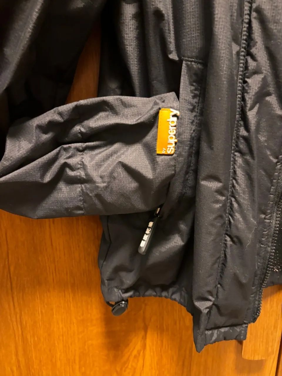 jaqueta inglesa superdry jpn - impermeável e forrada - Foto 3