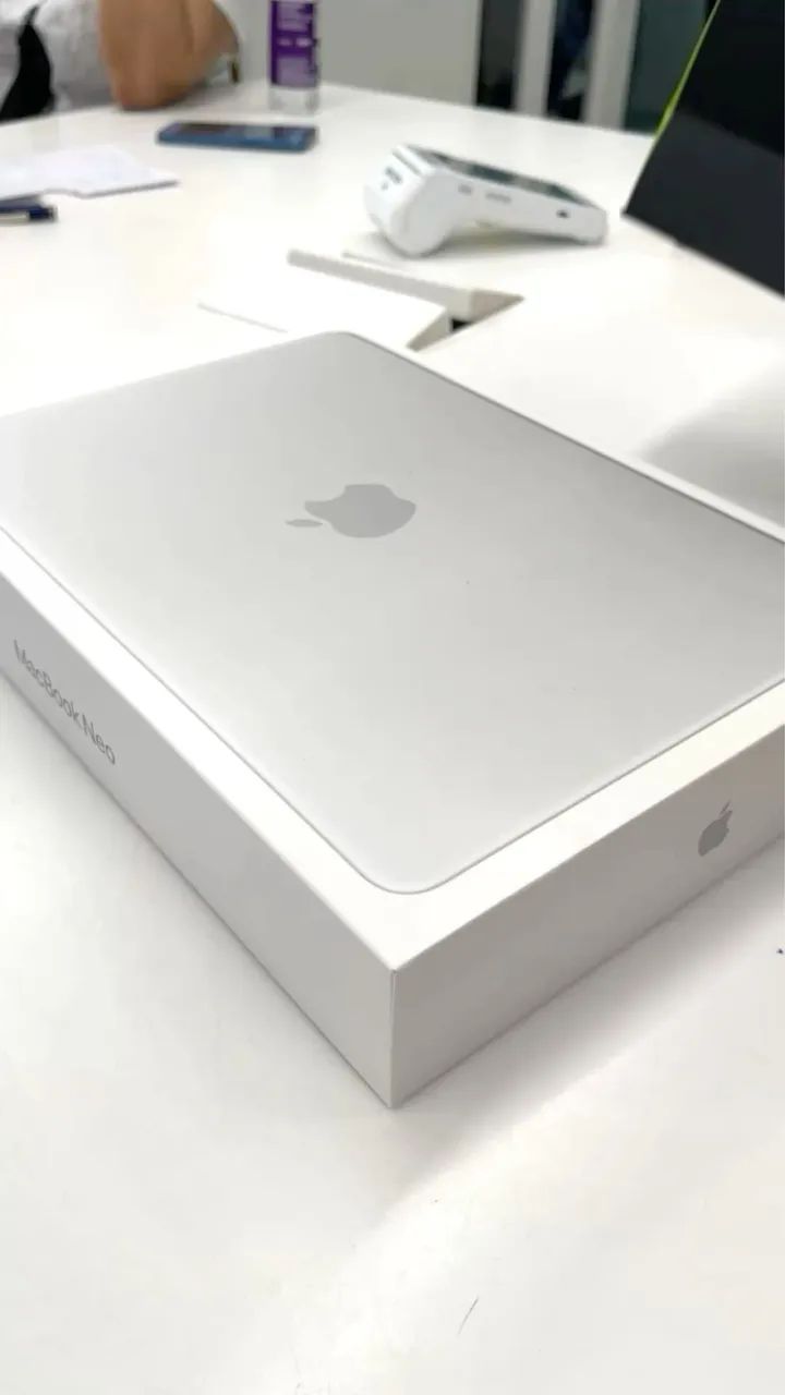 MacBook NEO 512 gb- 8 Ram- Silver NOVO LACRADO 