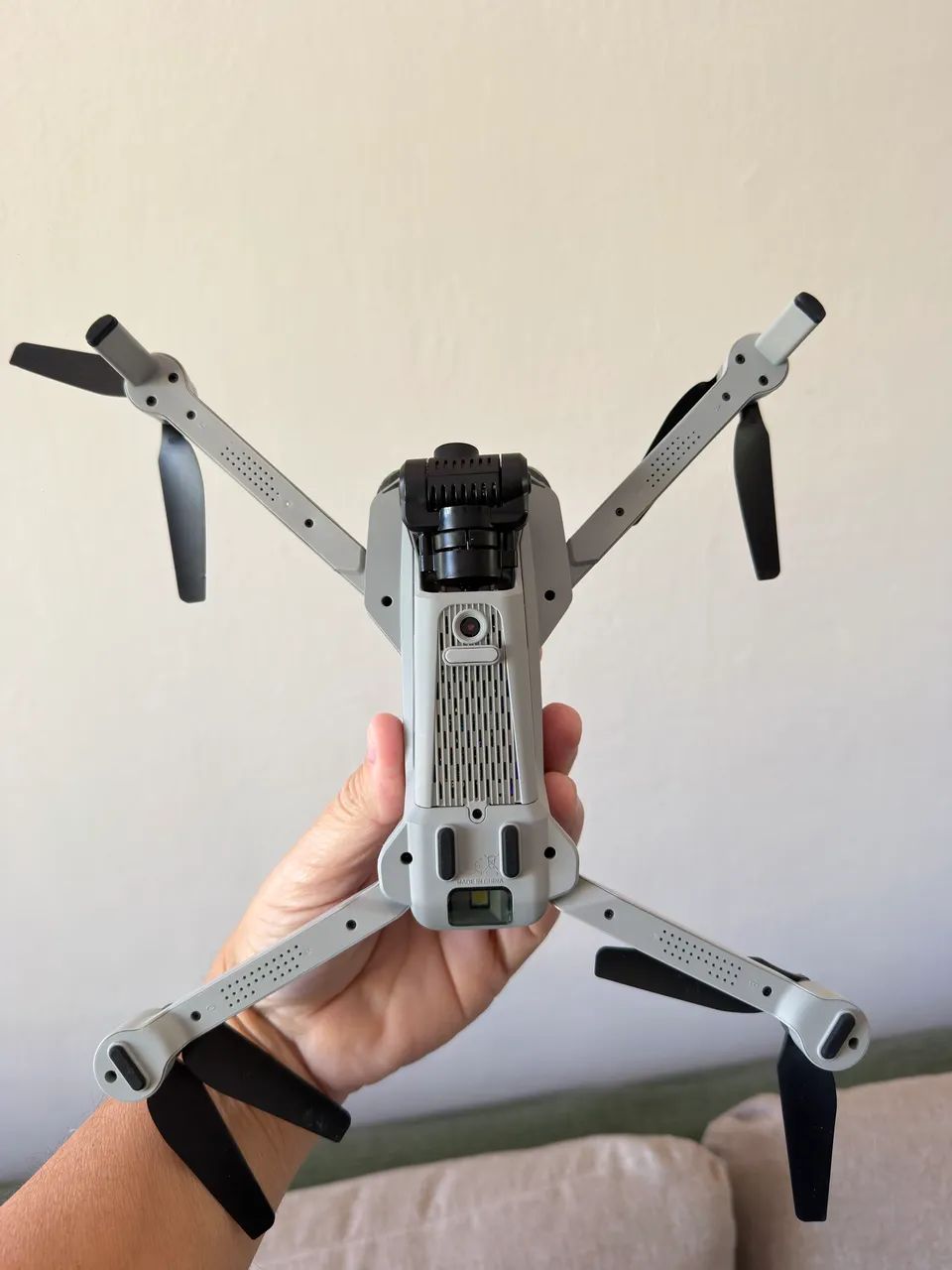 Drone KF102 com duas baterias - Foto 2