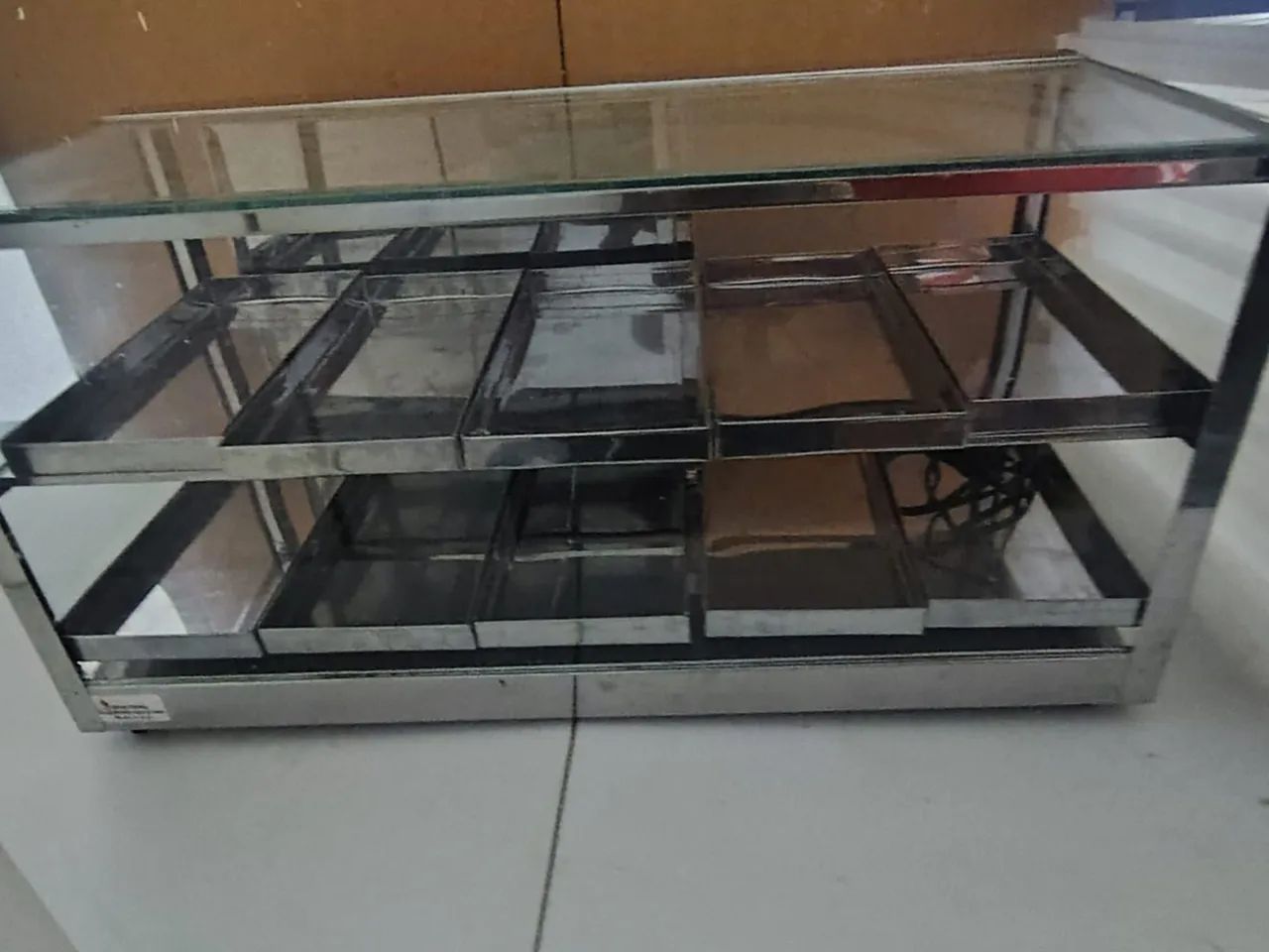 Estufa nova para salgados 10 bandejas 127 v, nunca foi usada.