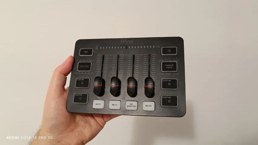 Mixer Fifine Audio XLR SC3, C/ Phantom 48V RGB USB-C/XLR - Foto 2