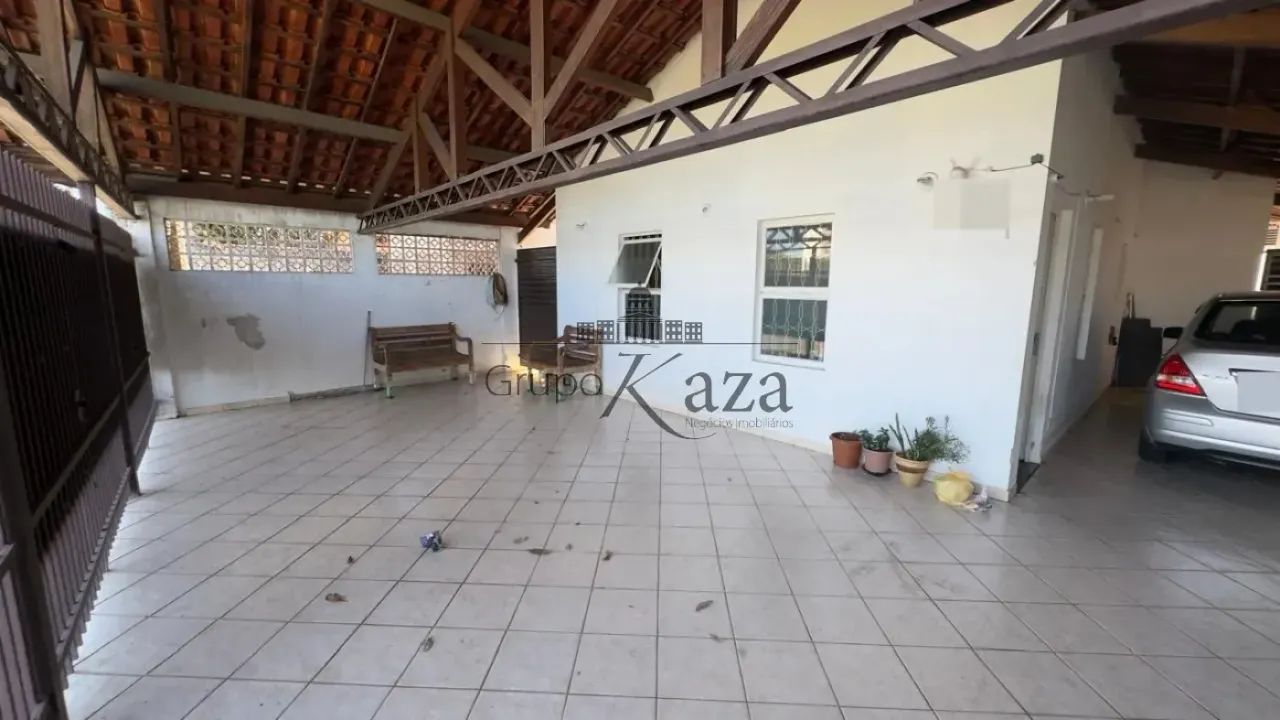 Casa - Parque Industrial - 3 Dormitórios - 207m².