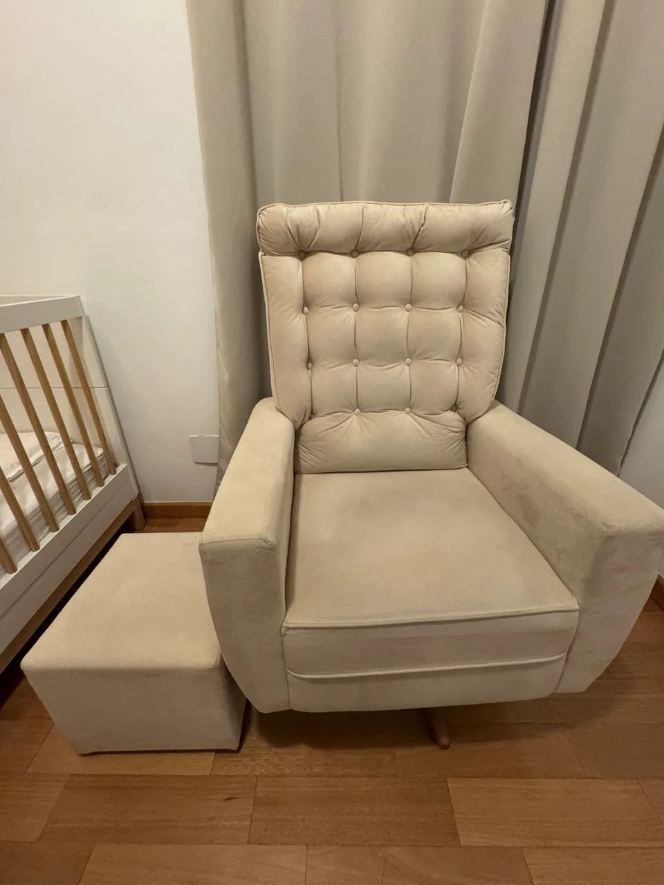 Poltrona Amamentação com Balanço e Giratória - Foto 3