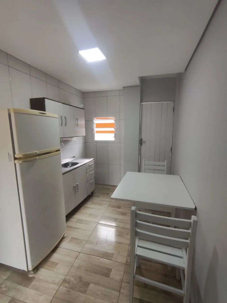 Alugo apto de 1 quarto próximo ao Floripa shopping 