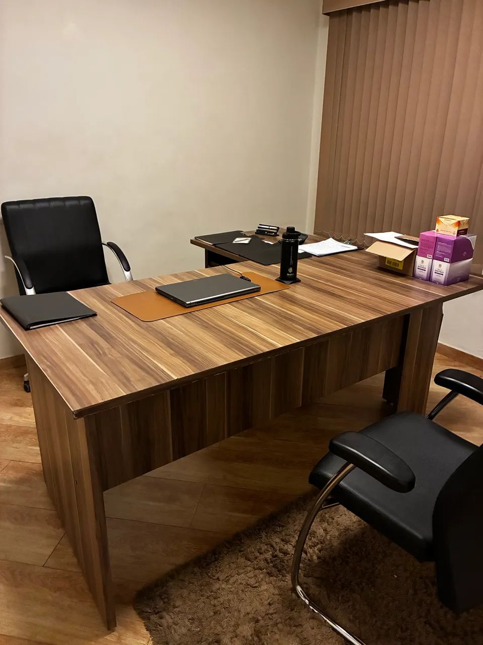 Mesa em L Robusta + Gaveteiro da mesa