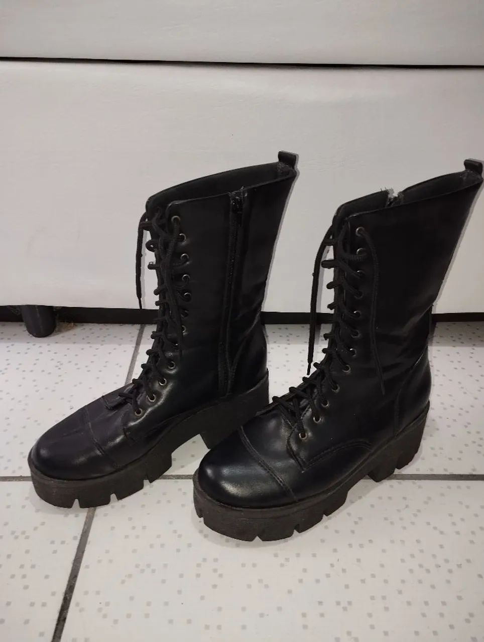 Vendo Bota preta de Couro (Cano Alto)