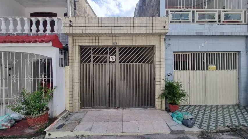 Alugo Casa bairro do Marco 2.000,00